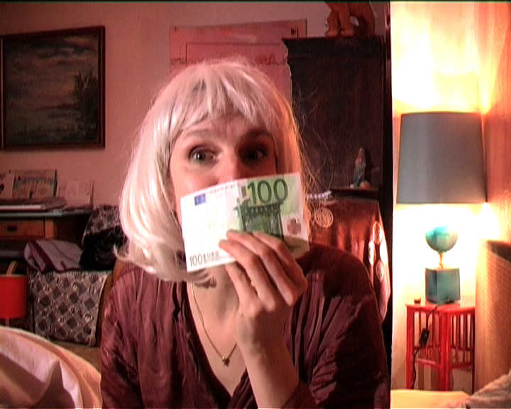 Die Frau, die Arbeit, die Kunst und das Geld: SiSi Klocker schnüffelt Geld